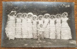 CPA CARTE PHOTO Groupe D'enfant En Robe De Spectacle Espagnole - Photos