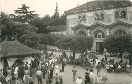 Châtel Guyon - Chatelguyon - La Source Yvonne Et L'établissement Thermal - Thermes - Bal Guinguette Fête - Châtel-Guyon