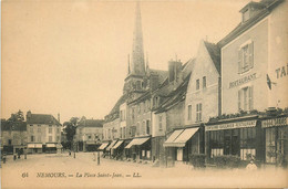 Nemours - La Place St Jean - Restaurant Commerce De Vins SAULNIER - Bureau De Tabac Tabacs - Nemours