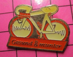 122 Pin's Pins / Beau Et Rare / THEME : SPORTS / CYCLISME VELO GESUND & MUNTER - Cyclisme
