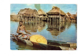 Cpm - Afrique - Dahomey - Village Lacustre - Publicité MARINOL Laboratoire LA BIOMARINE Anorexie - Bateau Femme - Dahomey