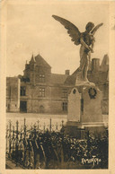 Dép 79 - Chateaux - Coulonges Sur L'Autize - Monument Des Enfants Morts Pour La Patrie - Le Vieux Château - état - Coulonges-sur-l'Autize