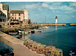 Quiberon * Vue Sur Port Haliguen * Les Casiers Et Bateaux Dans Le Fond Du Port * Café De L'océan - Quiberon