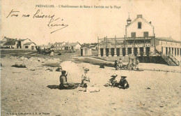 Préfailles * établissement Des Bains à L'arrivée Sur La Plage * Cabines De Bain - Préfailles