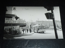 PHOTO BUS SUR LE VIEUX PORT A L'ANGLE DE LA CANEBIERE - BUS 59 "cinq Avenue" - MARSEILLE (format Carte Postale) (TW) - Autobus & Pullman