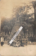 ALLEMAGNE COBLENCE - Carte Photo Cimetière Français De Coblence- Une Commémoration Devant Le Monument Du Général MARCEAU - Monuments Aux Morts