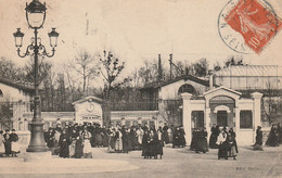 Noisiel La Sortie De L’Usine Des Ouvrières De La Chocolaterie Timbre 1922 - Noisiel