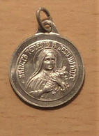 Belle Petite Médaille Sainte Thérèse De L'Enfant Jésus - Religion & Esotérisme
