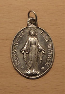 Belle Médaille De La Congrégation Des Enfants De Marie ( Argent ? ) - Religion & Esotérisme