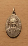 Petite Médaille De Sainte Louise De Marillac - Religion & Esotérisme