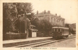 VERMENTON L'autorail En Gare - Vermenton