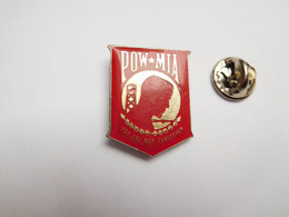 Beau Pin's , Armée Militaire , Pow Mia , Vietnam , Army US - Militaria