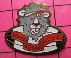 411f Pin's Pins / Beau Et Rare / THEME : SPORTS / CLUB RUGBY METRO GOLDWIN MEILLEURS TETE DE LION - Rugby