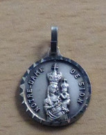 Médaille De Notre-Dame De Sion  ( Galerie Des Souvenirs Vézelise ) - Religion & Esotérisme