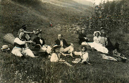 épinal * Carte Photo * Un Déjeuner Dans L'herbe ! - Epinal