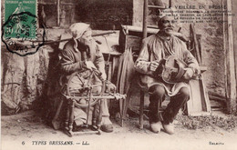 Types Bressans  Joueur De Viele Femme Filant La Laine Avec Son Rouet - Personnages