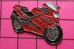 2319 Pin's Pins / Beau Et Rare / THEME : MOTOS / GROSSE SPORTIVE ROUGE A IDENTIFIER - Motos