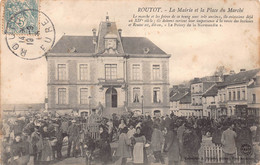 27 -  EURE - ROUTOT - 10528 - La Mairie Et La Place Du Marché - Attelage âne - Routot