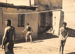 ALGERIE - Lot De 2 Clichés Pris Pendant Les Evenements En 1961-62 - Guerre D'Algérie - Match De VOLLEYBALL -Voir Descrip - Pallavolo