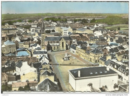 29 . LANDIVISIAU . . VUE AERIENNE  DE LA  PLACE DE L EGLISE . MONUMENT AUX MORTS - Landivisiau