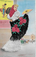 CPSM - Espagne-  Superbe Carte Brodée De Femme Avec Affiche Plaza De Toros De Madrid - Bestickt