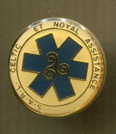 Pin's - NOYAL SUR VILAINE - Celtic Et Noyal Assistance - Triskell - Ambulance - Médical