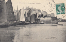 DOUARNENEZ (Finistère):  Le Grand Port Et Le Môle (sardiniers) - Douarnenez