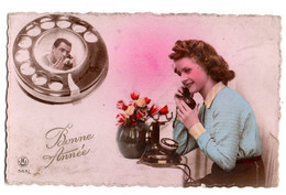 Nouvel An- Bonne Année --Portrait De Femme  ( Téléphone , Amoureux ) ...................à Saisir - Nouvel An