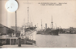 44 -  Carte Postale Ancienne De  SAINT NAZAIRE   Dans Le Port A Quai , Un Destroyer Américain - Saint Nazaire