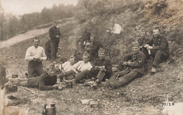 Carte-Photo Repas En Campagne Mahlzeiten Auf Dem Land   Armée Suisse Schweizer Armee Militaria - Andere & Zonder Classificatie