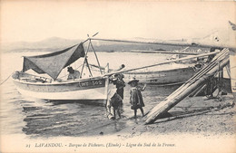 LE LAVANDOU - Barque De Pêcheurs - Ligne Du Sud De La France - Le Lavandou