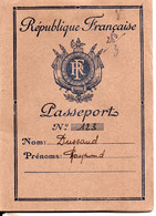 30 NIMES GARD PASSEPORT REPUBLIQUE FRANCAISE - Historische Documenten