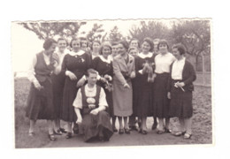 Photo Carte ( Baiwir à ETTERBEEK )  D'une Classe Filles - Les Prénoms Sont Au Verso - Ecole, Institut,. A SITUER .(cor) - Etterbeek