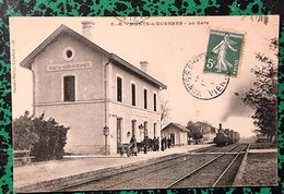 MONTS SUR GUESNES/ MONTS S/ GUESNES (86) La Gare (train Entrant En Gare) - Monts Sur Guesnes