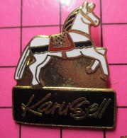 313h Pin's Pins / Beau Et Rare / THEME : ANIMAUX / CHEVAL BLANC CARROUSEL MANEGE KARUSSELL - Tiere