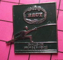 313h Pin's Pins / Beau Et Rare / THEME : SPORTS / ESCRIME CHALLENGE BRUT DE FABERGE - Escrime