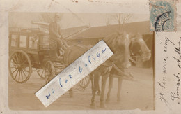 ??RICOURT - Une Diligence à L'arrêt Conduite Par Un Militaire ( Carte-photo à Destination Du Camp De Châlons Sur Marne ) - To Identify