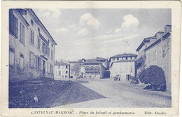 65   Castelnau  Magnoac  -  Place  Du Foirail Et Gendarmerie - Castelnau Magnoac