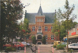 Veendam, Gemeentehuis (stempel Filatelieloket)(Een Raster Op De Kaart Is Veroorzaakt Door Het Scannen)(klassieke Auto's) - Veendam