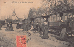 28 - EURE ET LOIR - LEVES - 10402 - La Gare Des Tramways - Descente Des Voyageurs - Lèves