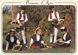 Non Classés . Divers.         47        Folklore Danseurs Danseuses Et Pruneaux D'Agen     (voir Scan) - Autres & Non Classés