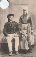 -  Carte Postale Ancienne De  En Bretagne    Une Famille De Plougastel Daoulas  (carte Molle) - Personnages