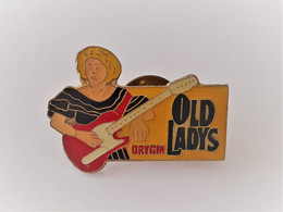 PINS  Boissons Old Ladys Dry Gin  La Guitariste  / 33NAT - Boissons