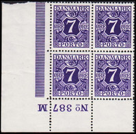 1930. DANMARK. Postage Due. Porto. Wavy-line. 7 Øre Violet In LUXUS 4-BLOCK With Lower Margin... (Michel P21) - JF513805 - Postage Due