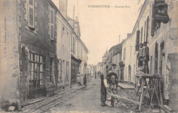22-027 : NOIRMOUTIER. LA GRANDE RUE. TRAVAUX DE RENOVATION OU CONSTRUCTION. MACON. MENUISIER. - Noirmoutier