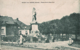 02 - ROZOY-sur-SERRE ( Sur Seine ) - Place De La NEUVILLE (monument Aux Morts) - Otros Municipios
