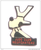 C84 Pin's JUDO CLUB NEUFCHATEAU VOSGES Achat Immédiat - Judo