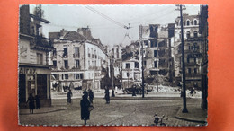 CPA (44) Nantes Après Les Bombardements. La Place De L'écluse.   (U.1031) - Nantes