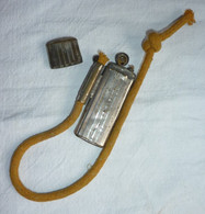 Ancien Briquet à Mèche Type Briquet Tempête En Métal Chromé - Autres & Non Classés