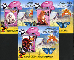 MADAGASCAR 1999, 3 Blocs SINGES, CHAMPIGNON, ORCHIDEE, PAPILLONS, Oblitérés / Used. R1642 - Sin Clasificación